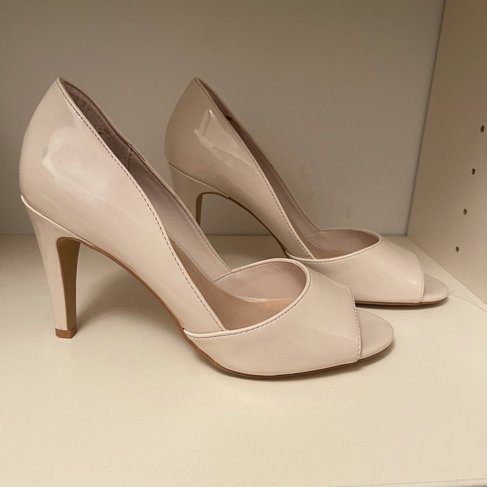 Nude Pumps